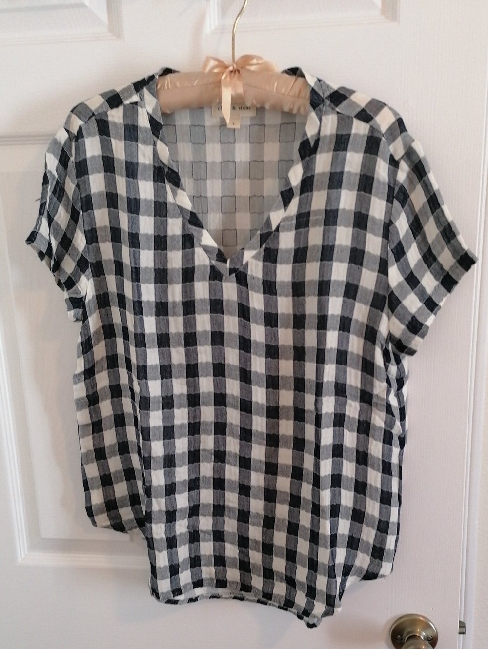 Cloth & stone navy and White Checked V-Neck Blouse. Easy wear casual top